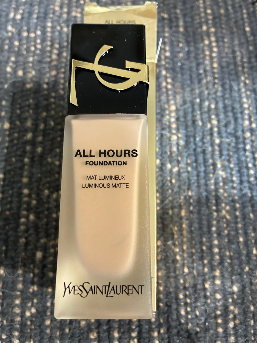 Yves Saint Laurent All Hours Foundation. LC6